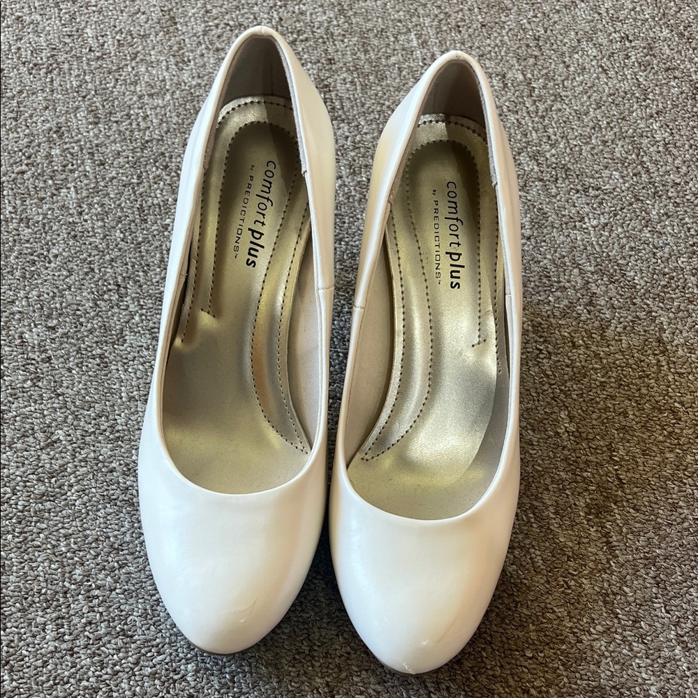 Comfort Plus by Predictions Classic Off white Heels size 6.5